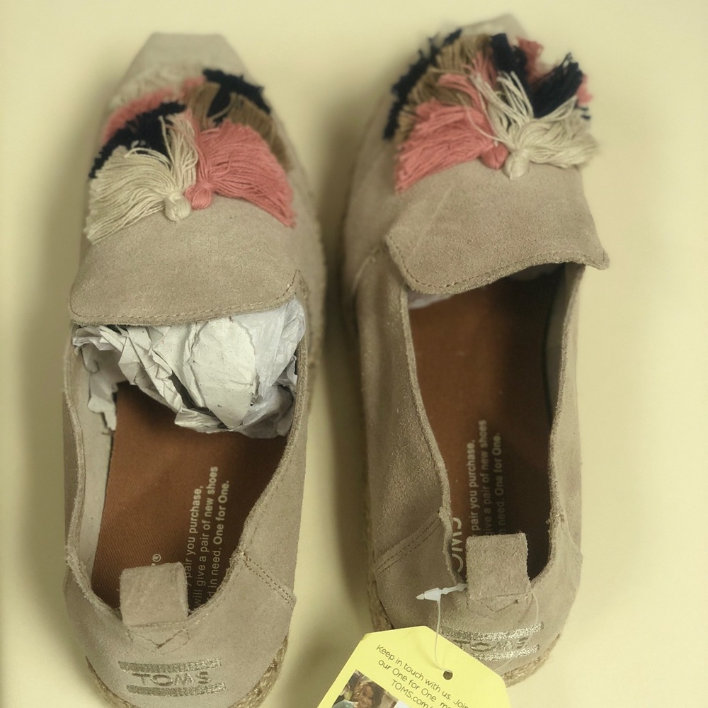 Toms 7.5 women’s deconstructed tan loafers